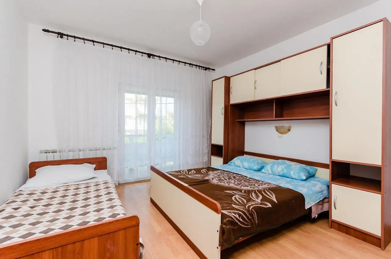 Apartments Rajka Lopar 0*,