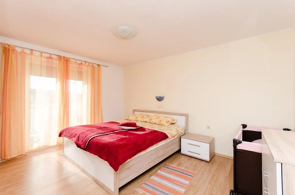 Apartments Rajka Lopar 0*,